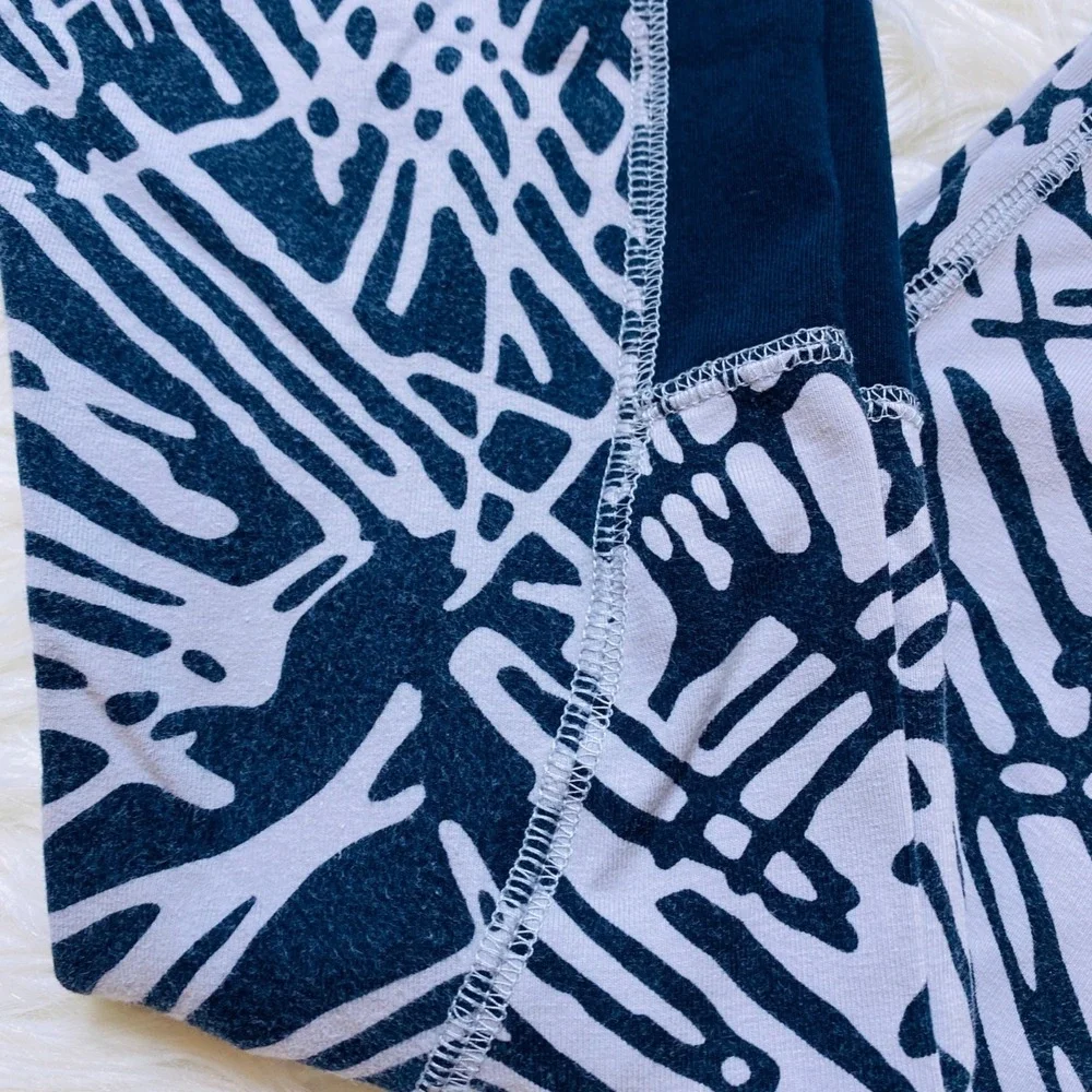 Nike Leggings Girls Small Patterned Black Gray Pull On  Stretchy‎ Logo Athletic
